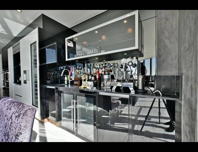 2 BEDROOM APARTMENT FOR SALE IN SANDTON CENTRAL